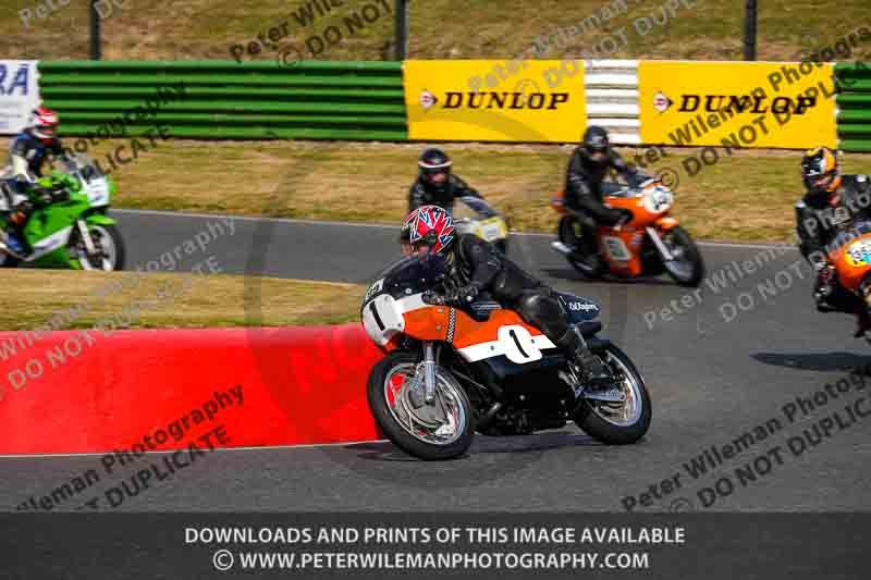 Vintage motorcycle club;eventdigitalimages;mallory park;mallory park trackday photographs;no limits trackdays;peter wileman photography;trackday digital images;trackday photos;vmcc festival 1000 bikes photographs